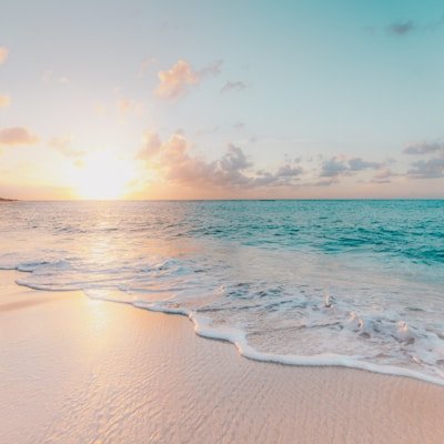 91吃瓜群众：某明星度假私人海滩照流出